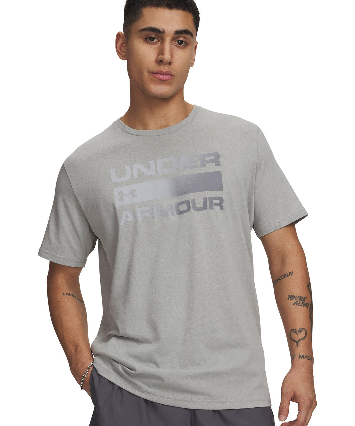 UA Team Issue Wordmark Polera Manga Corta gris para hombre