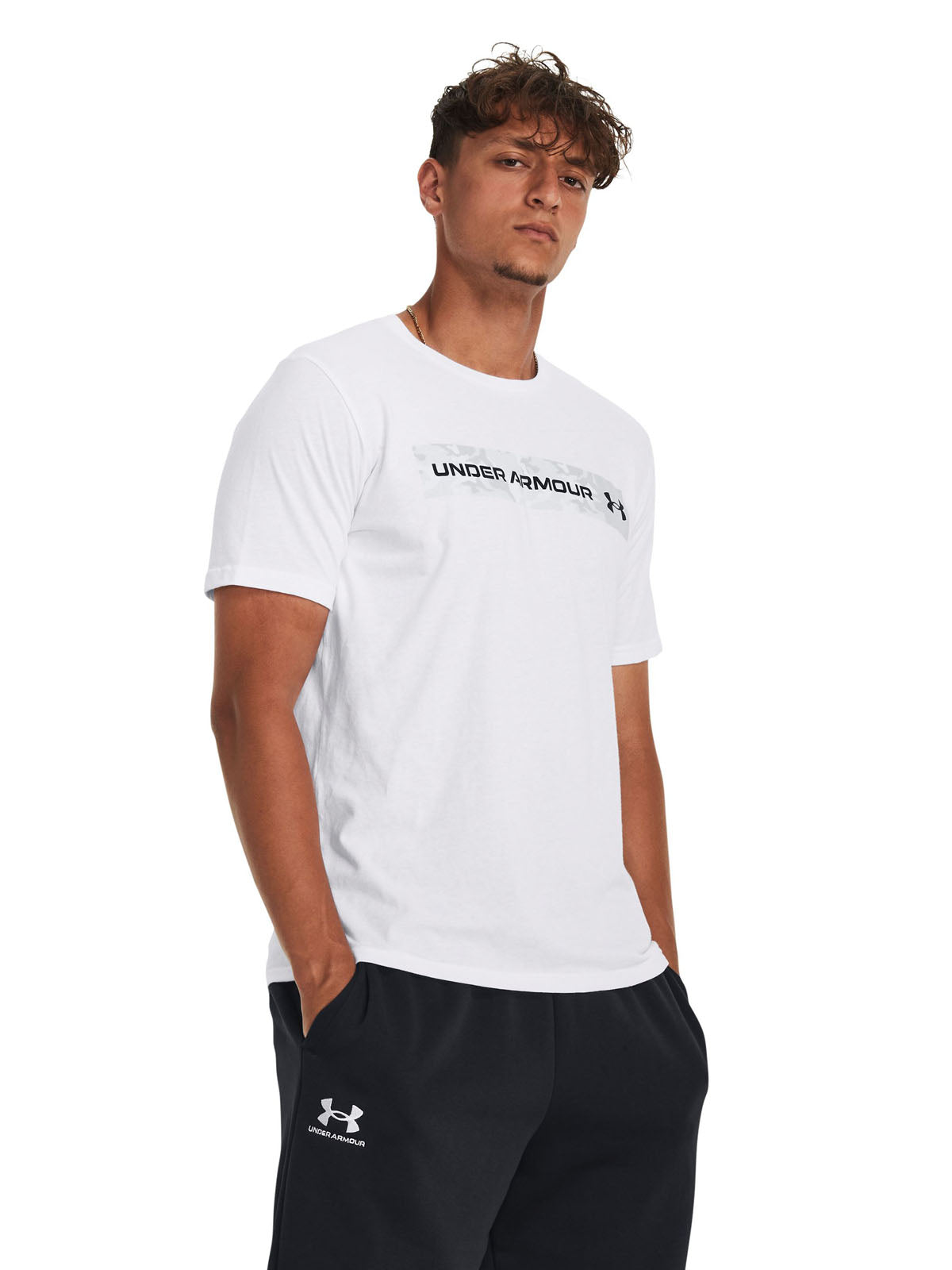 Polera manga corta Camo Chest Stripe para hombre Under Armour