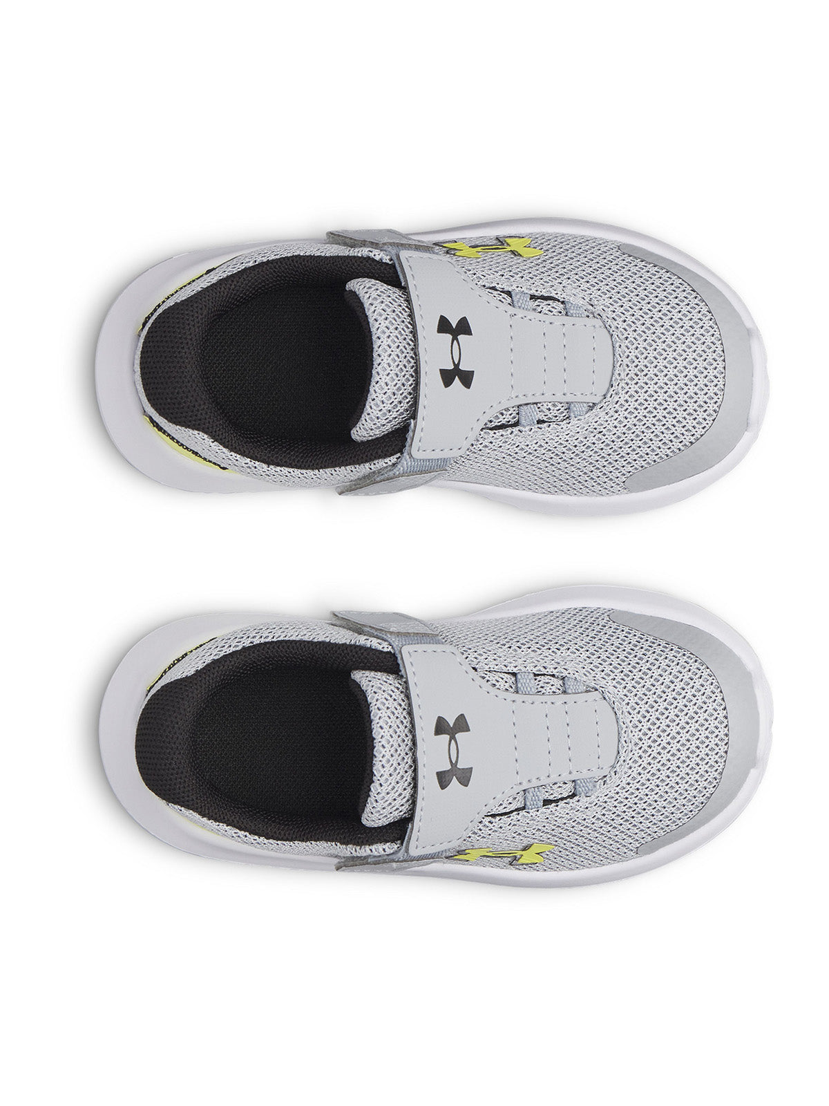 UA Surge 4 AC Zapatilla gris para niño