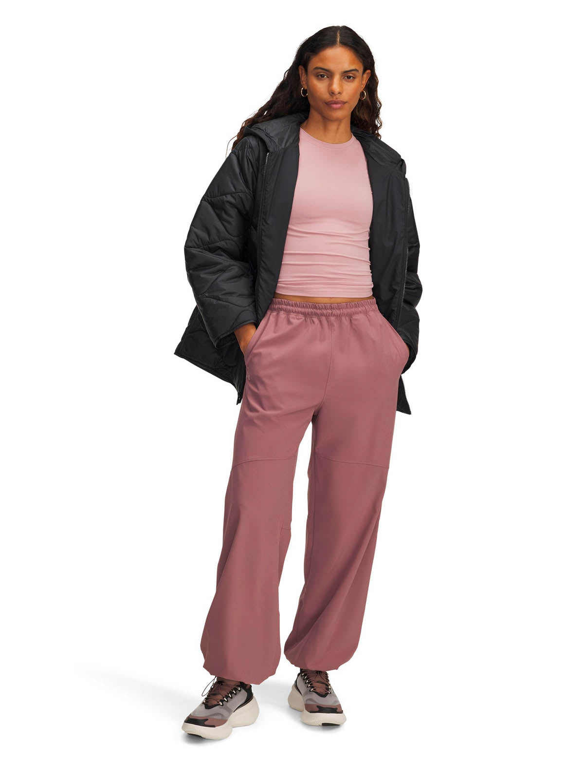 Pantalón Lifestyle para mujer Rival Woven Gym café Under Armour