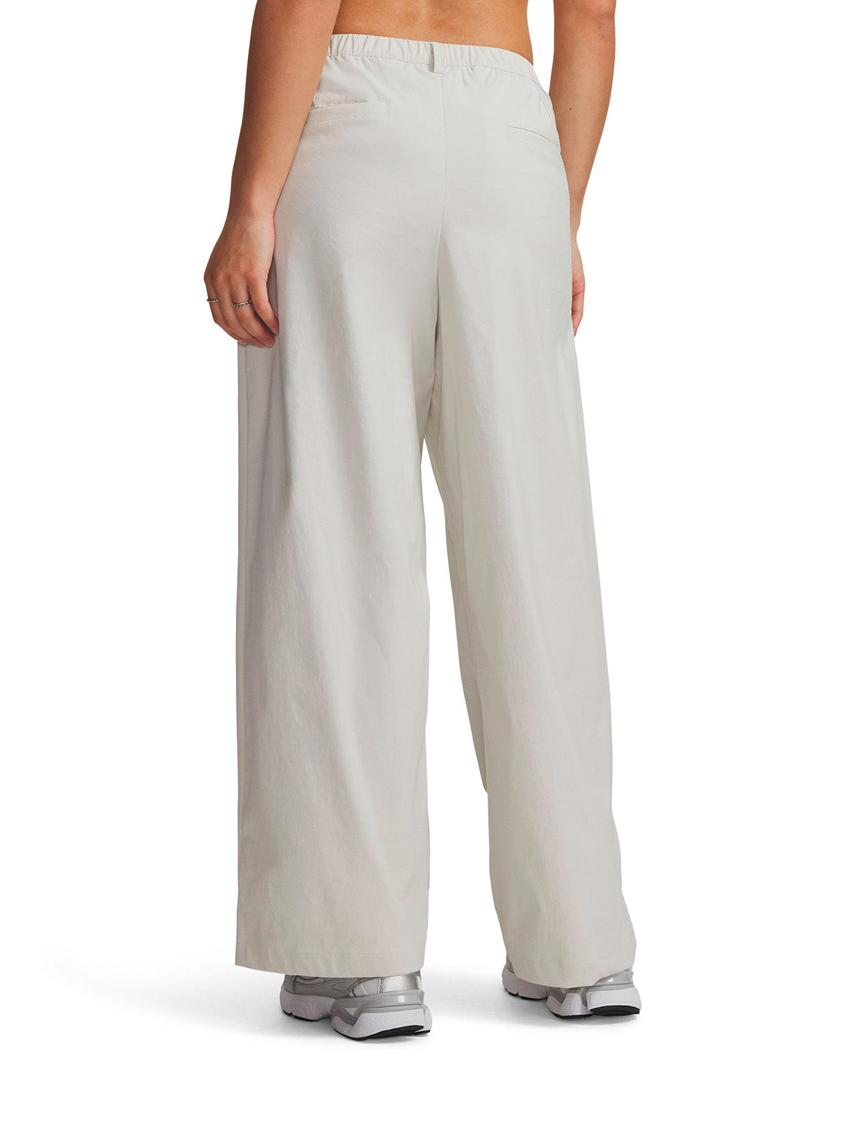 UA Unstoppable plisado blanco para mujer