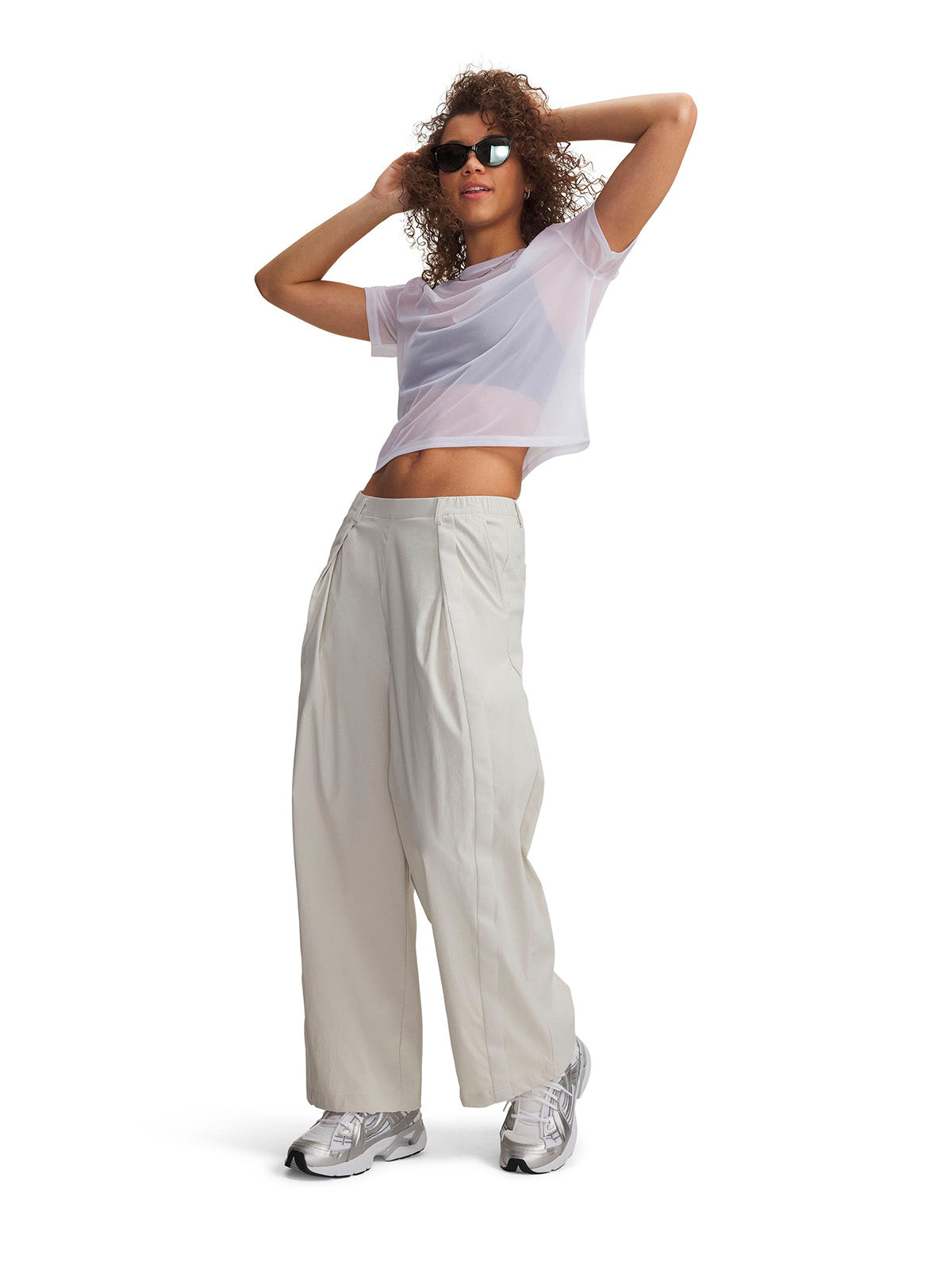 UA Unstoppable plisado blanco para mujer