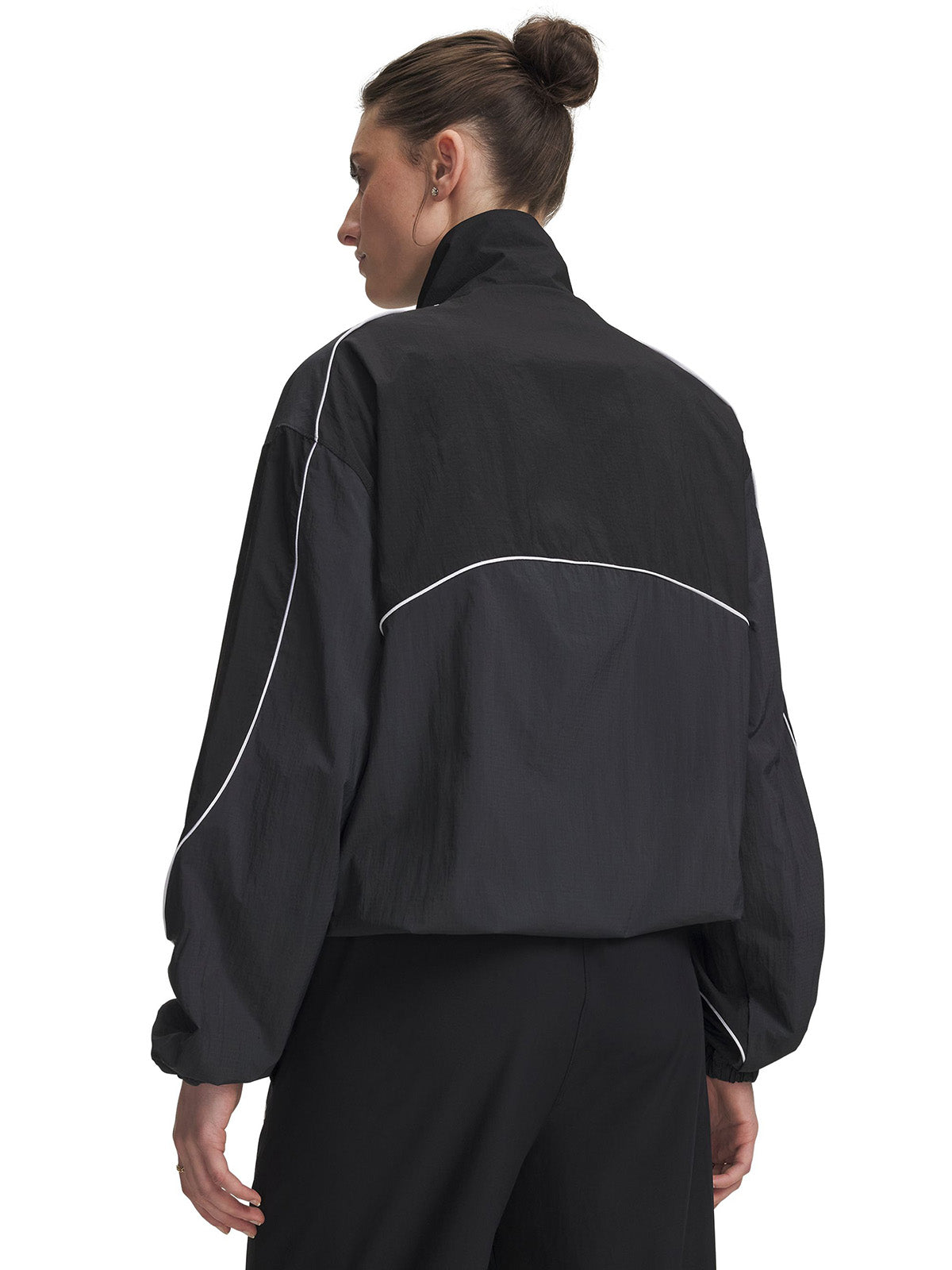 Chaqueta UA Unstoppable Woven Wind negra para mujer