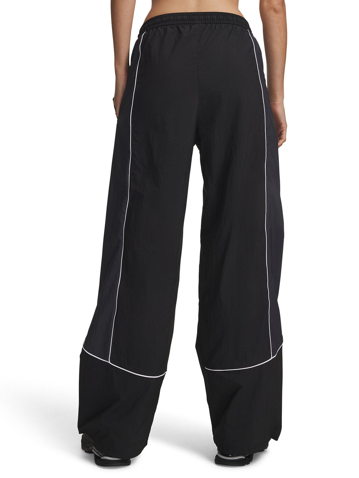Pantalon UA Unstoppable Woven Wind negro para mujer