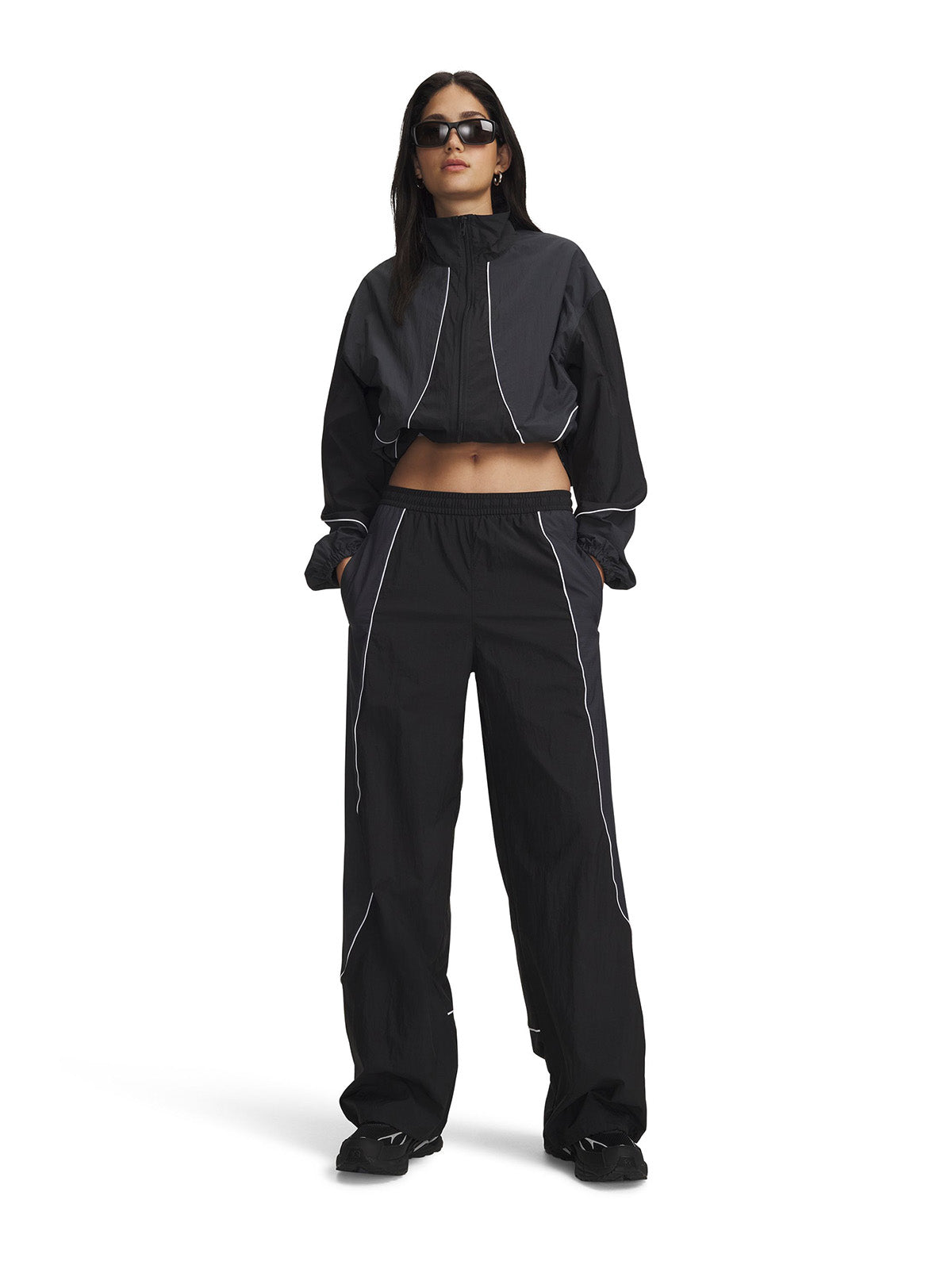 Pantalon UA Unstoppable Woven Wind negro para mujer