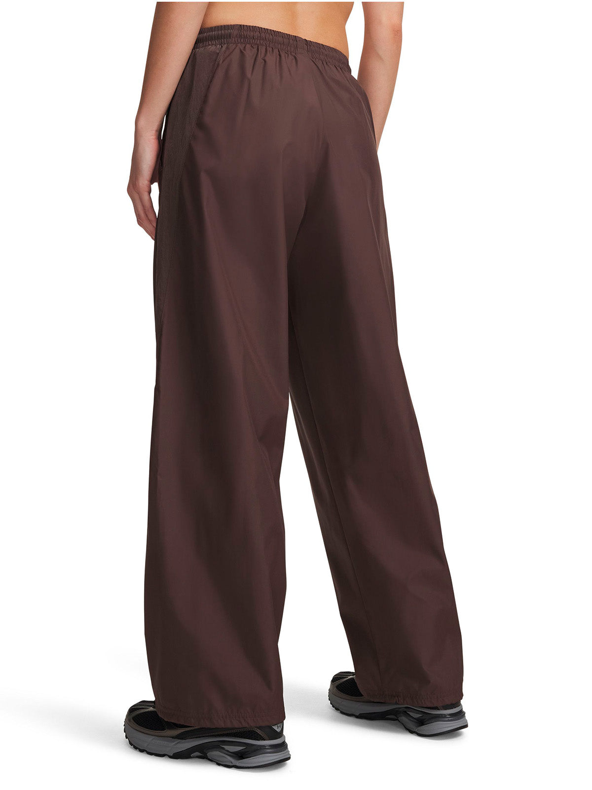 Pantalon UA Icon Woven café para mujer